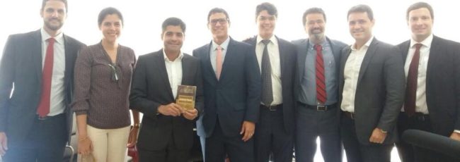 APMS visita prefeito e entrega 1° Diagnóstico da Advocacia Pública Municipal no Brasil